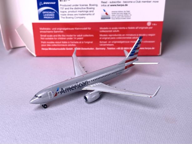 Модель Boeing 737-800 Herpa 1:500 American airlines