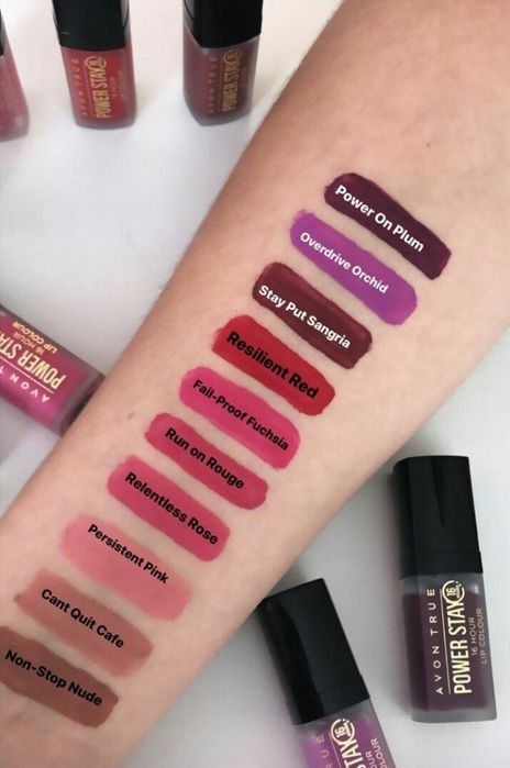 Avon Power Stay matowa szminka w płynie Stay Put Sangria