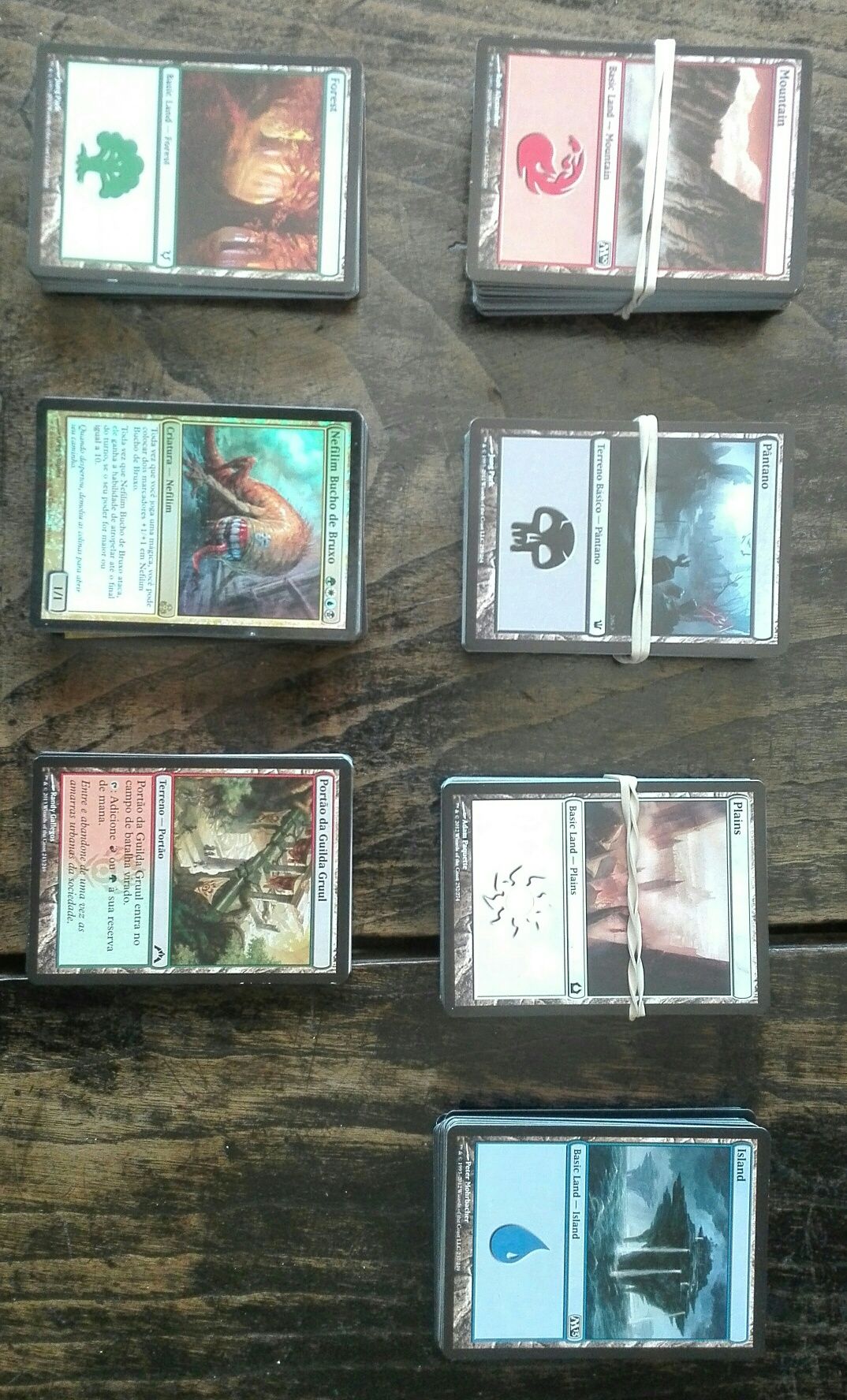 332 Cartas Magic The Gathering e 40 de Beyblade