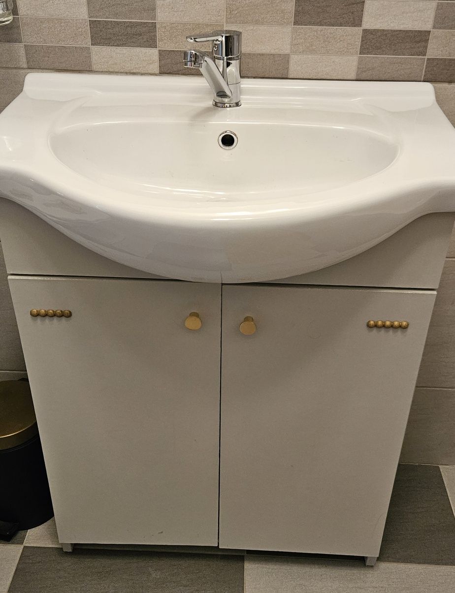 Umywalka z baterią