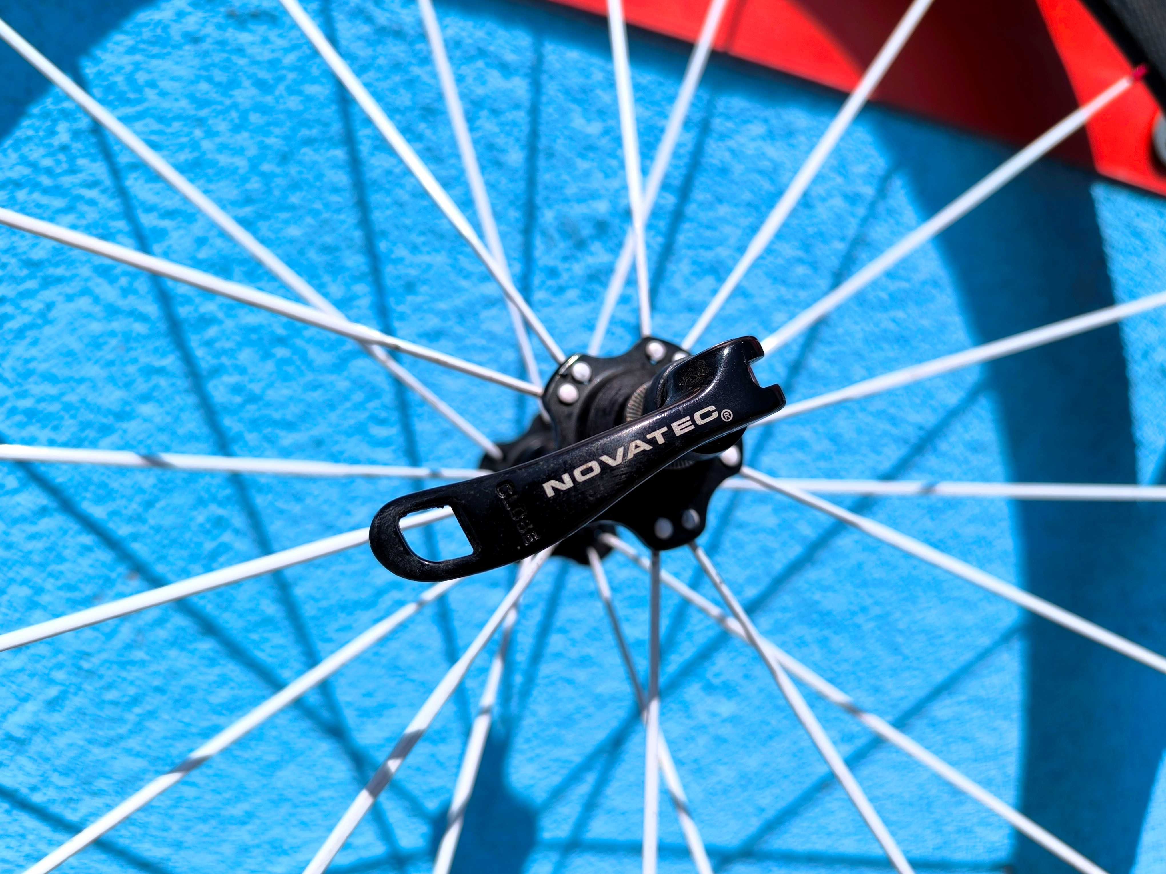 PERFEKCYJNE KOŁA ZIPP 404Z CARBON z oponami piasty Novatec Zestaw kół!