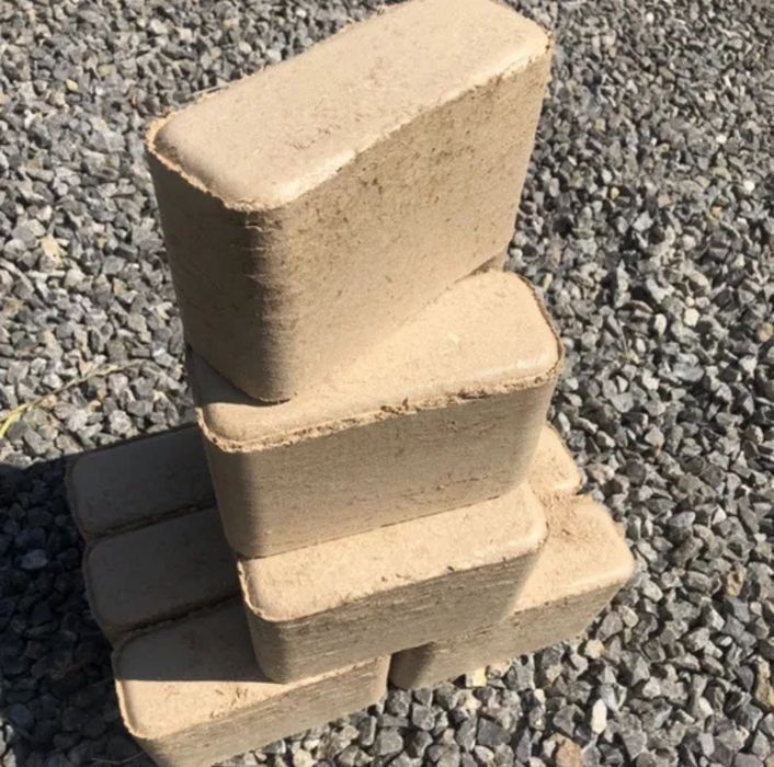 Brykiet drzewny dębowy - liściasty kostka typu RUF transport winda