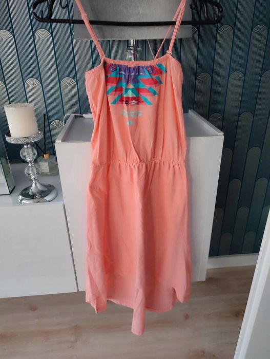 Letnia sukienka z dłuższym tyłem