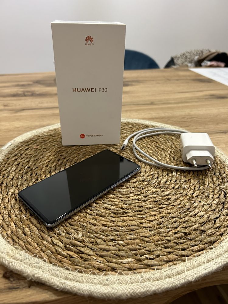 Huawei P30 w stanie idealnym