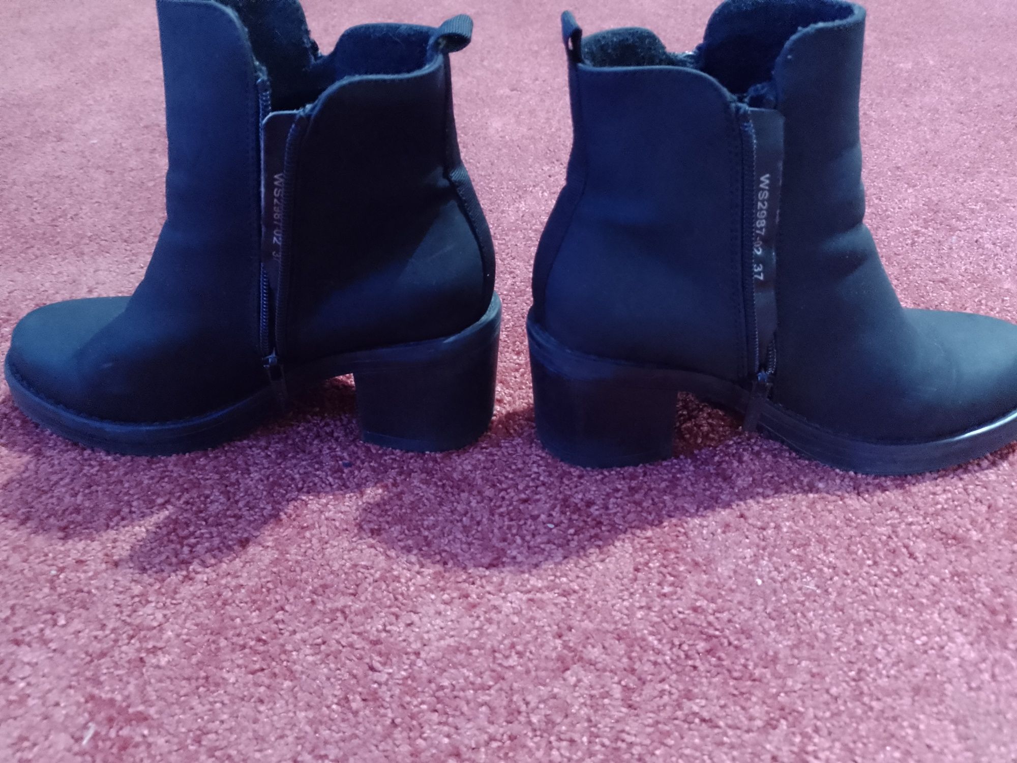 Damskie buty marki Clara Barson