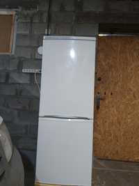 Продаємо холодильник Stinol в гарному стані.