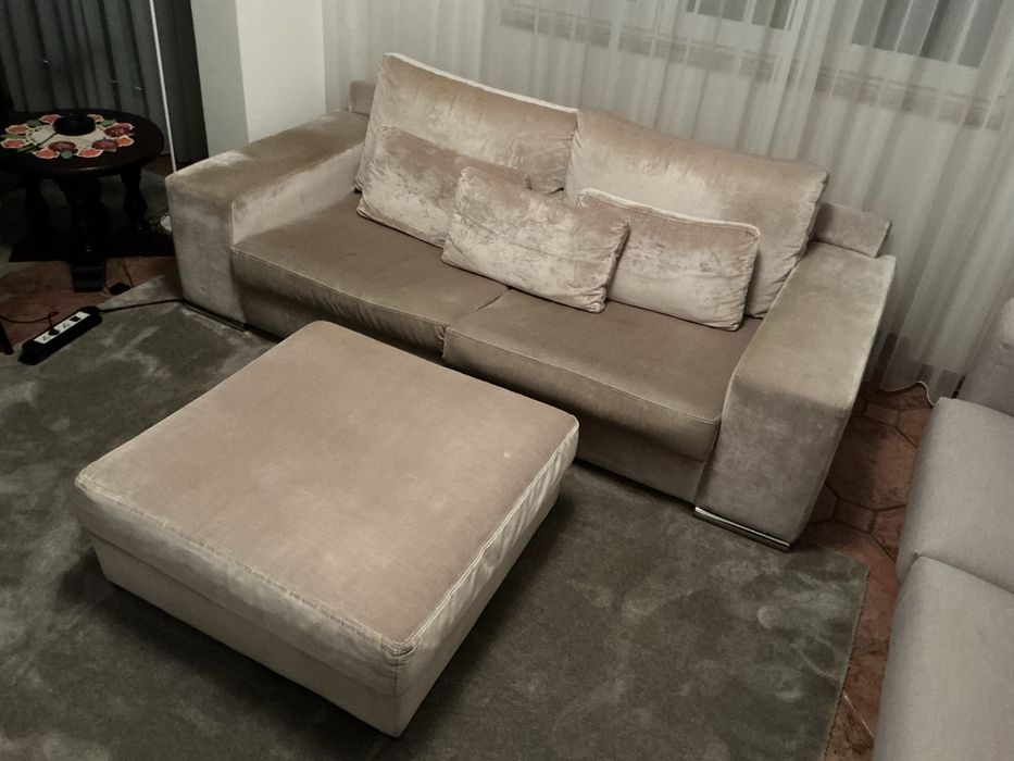 Sofá de designer Tralhão + puff grande – 220 cm – Tecido cinza