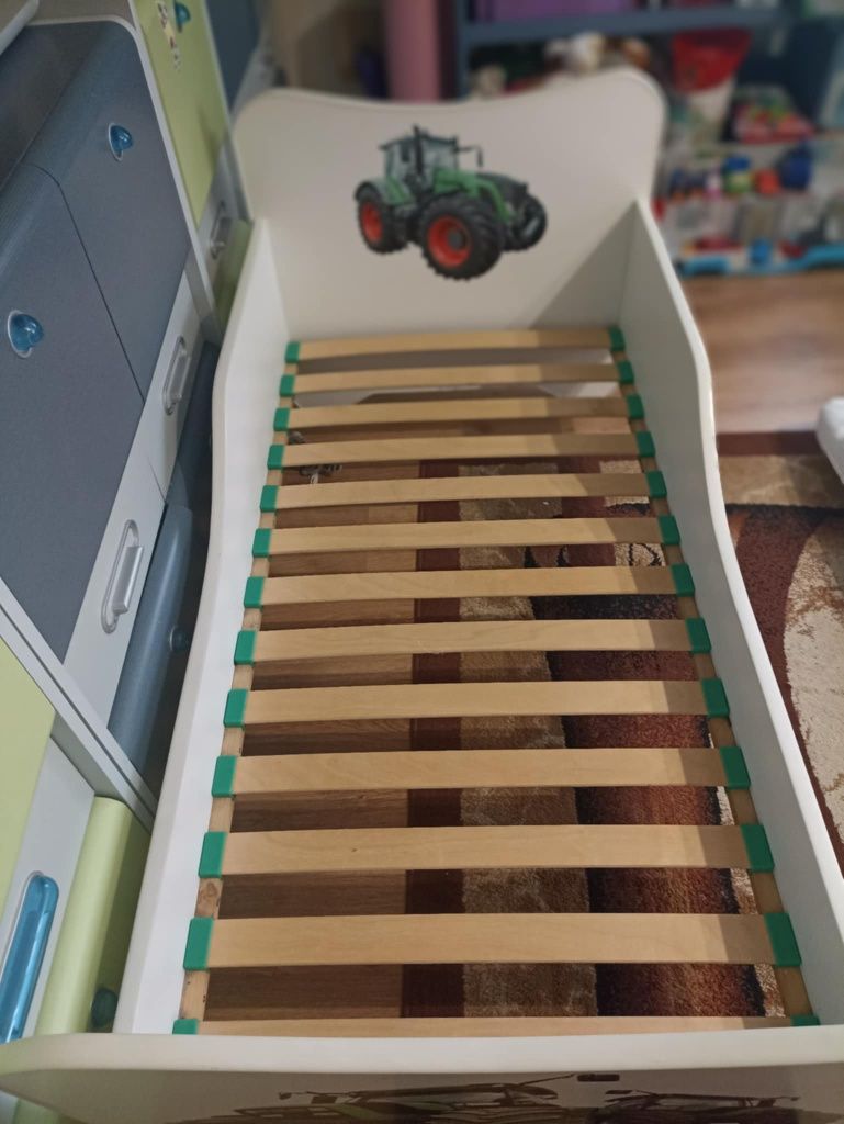 Sprzedam łóżko dla chłopca rozmiar 140x70 (motyw traktor)