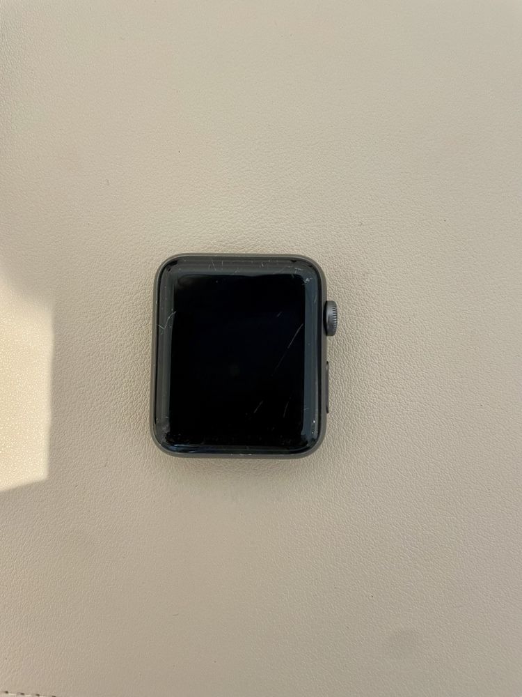 Apple Watch 3 42mm sem correia com display danificado