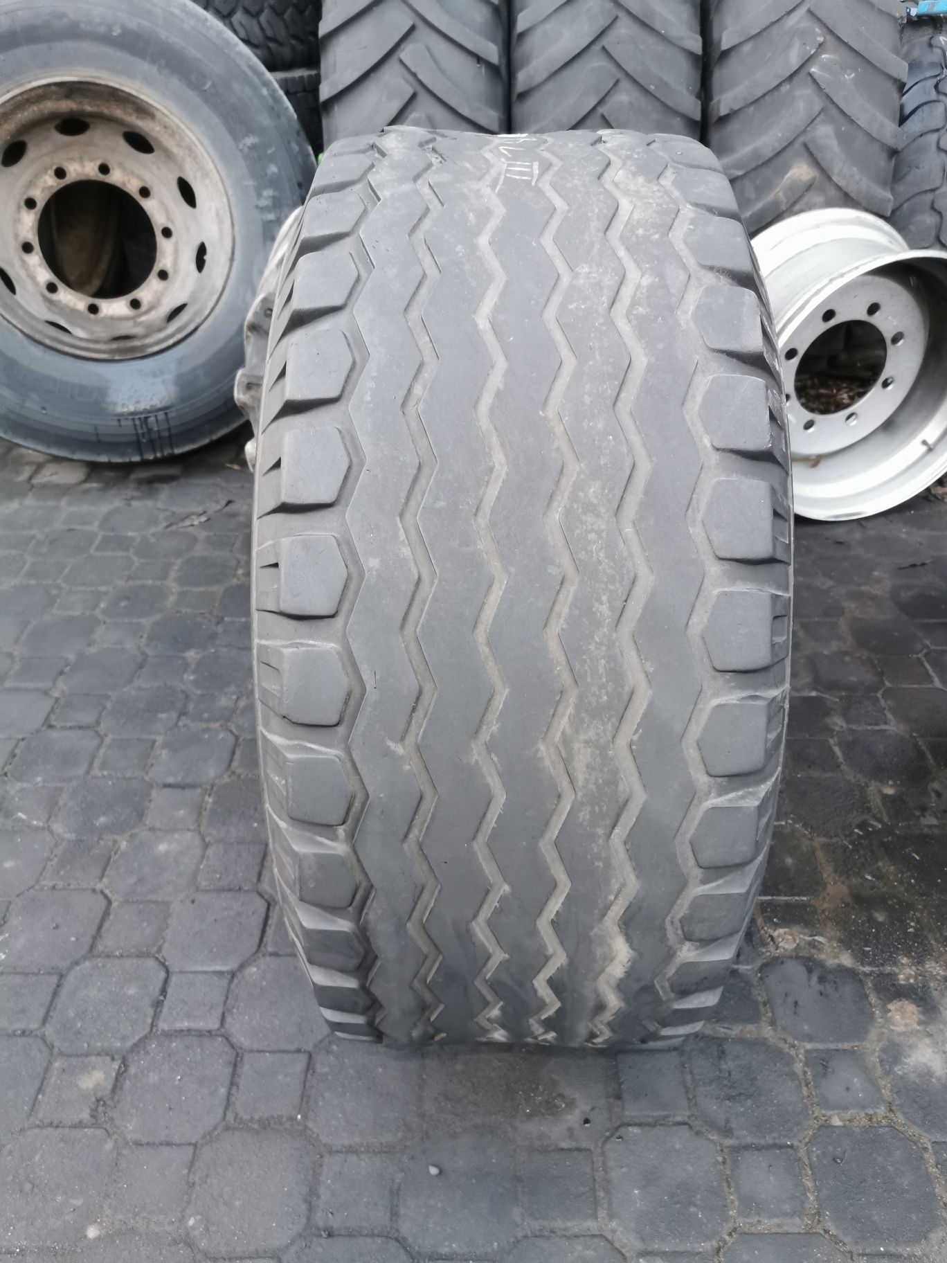 Opona 16.0/70-20  ( 405/70-20 ) 16P.R  BKT Implement - AW705 #