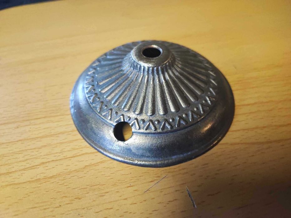 Przedwojenna mosiężna podsufitka,podstawa,szyld do kinkiet,śr.11,2 cm