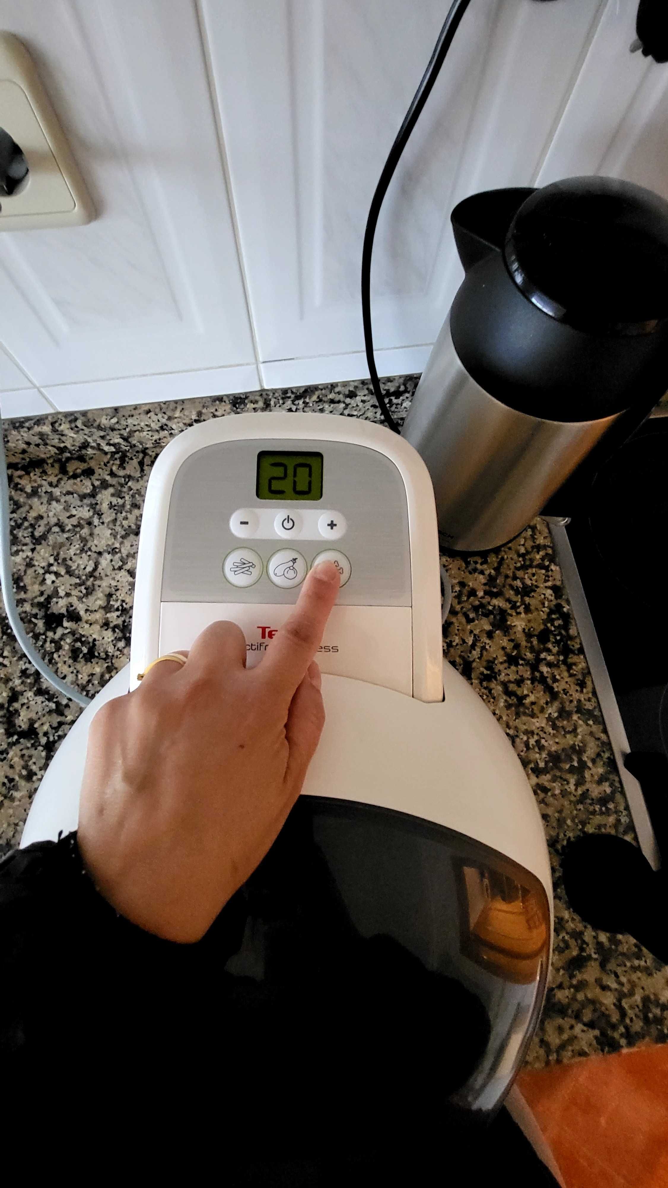 Air fryer tefal pouco usada