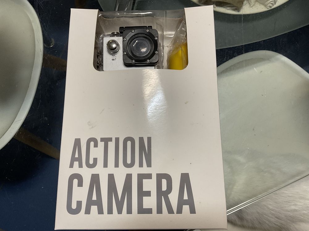 Action camera com acessórios