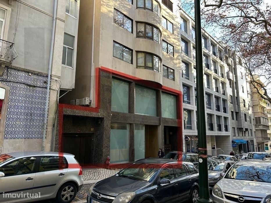 Loja com 455m2 + garagem privativa para 7 carros