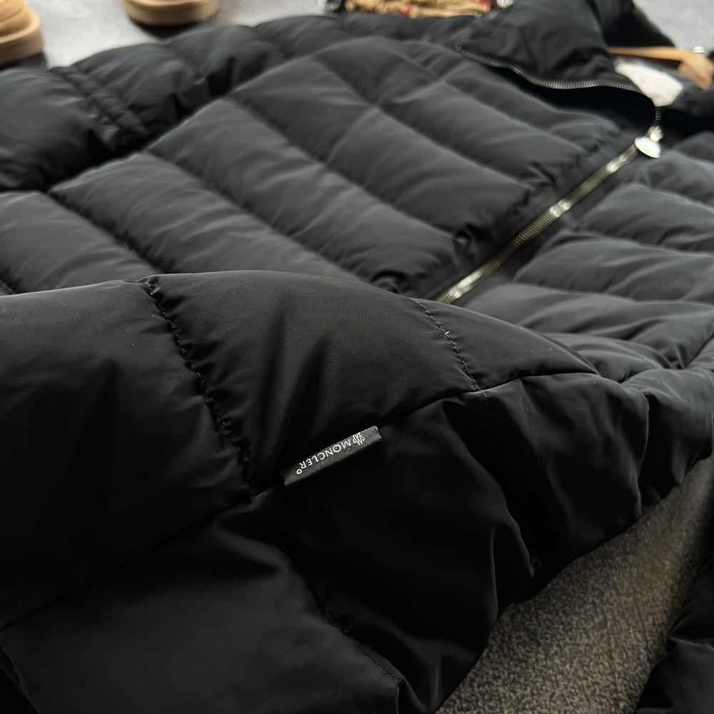 Пуховик moncler оригінал монклер жіночий оригінальний чорний куртка
