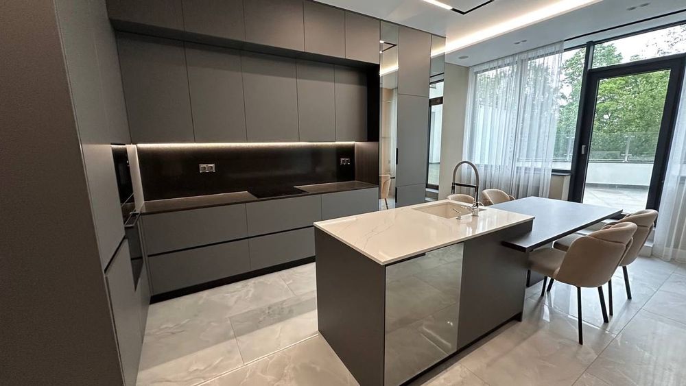 Продаж дизайнерської 2 км квартири в елітному ЖК Парус