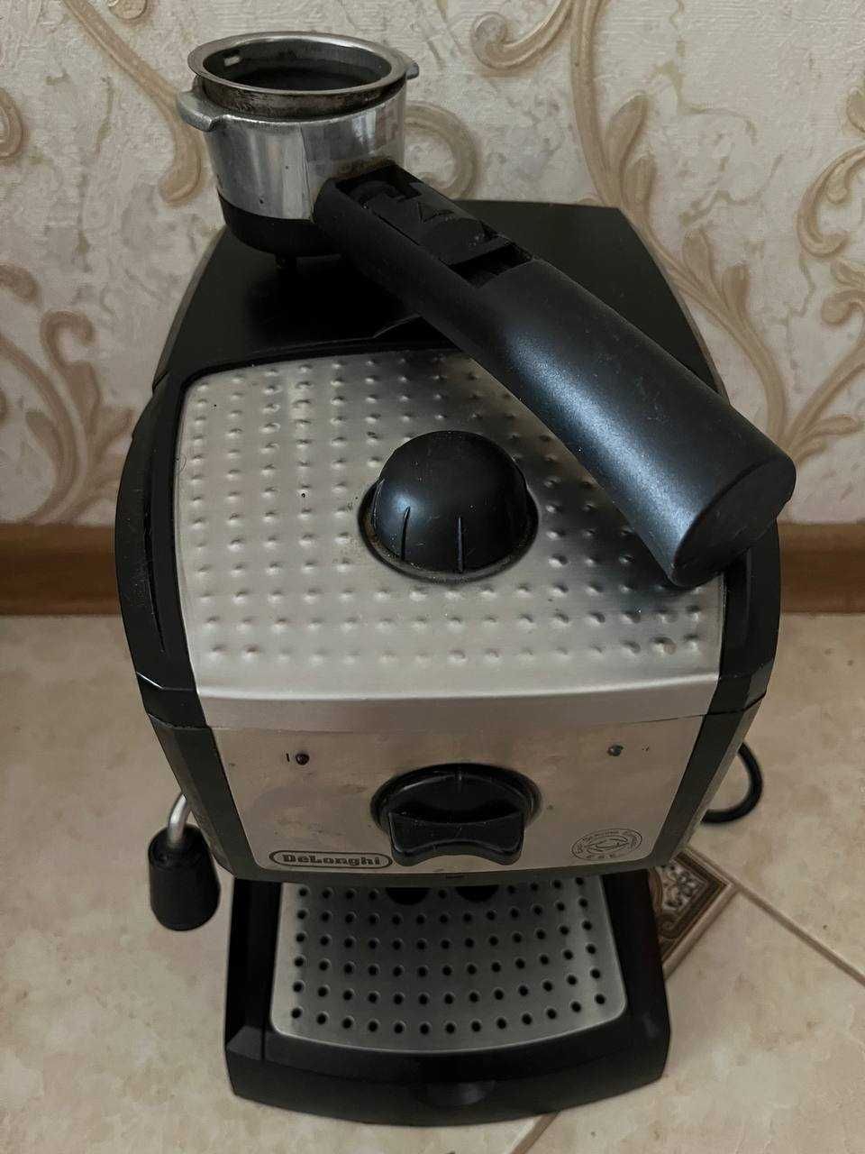 Кавоварка DeLonghi EC156.B