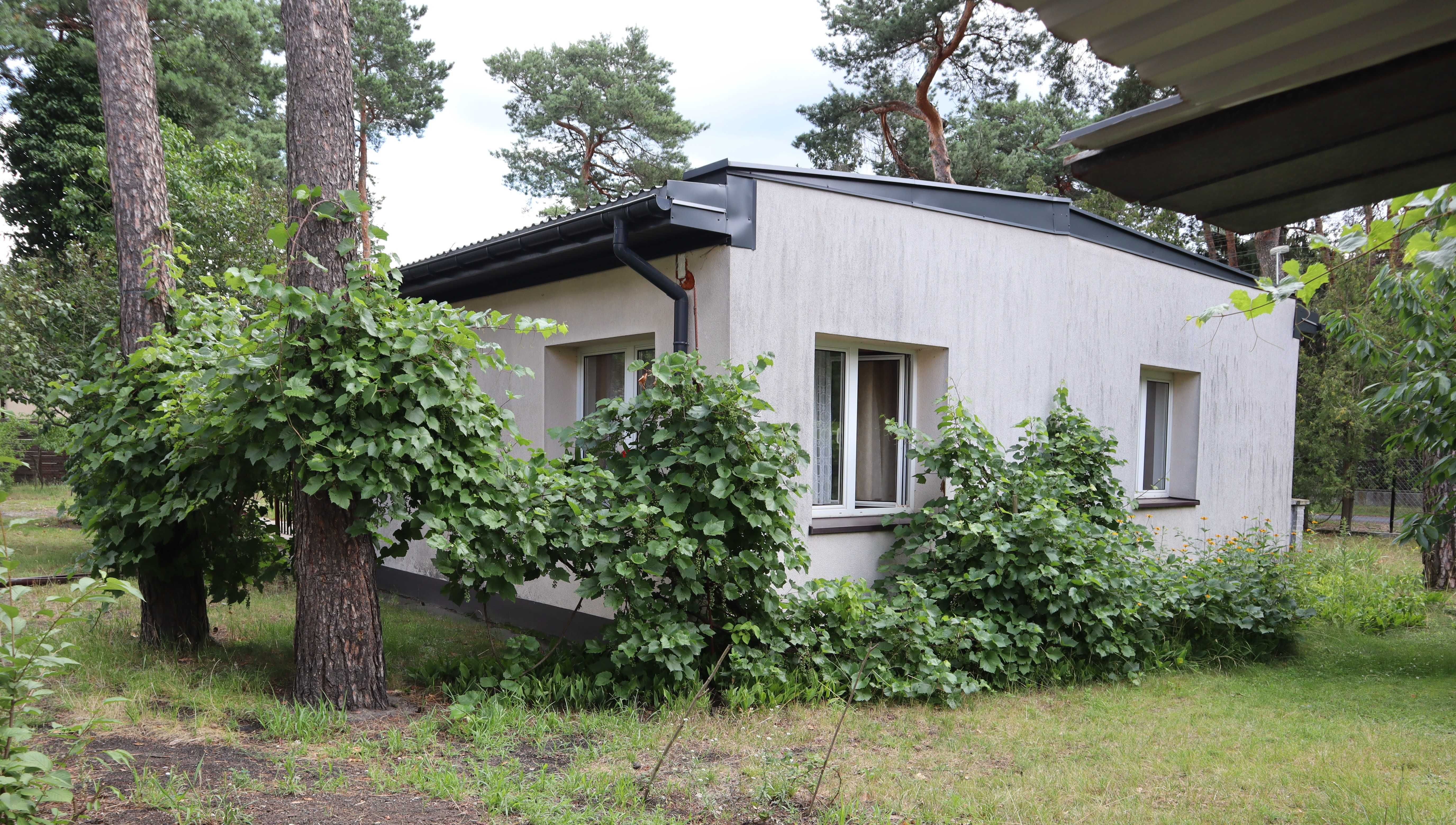 Nieruchomość z domem i 4 garażami na działce o powierzchni 1246 m2
