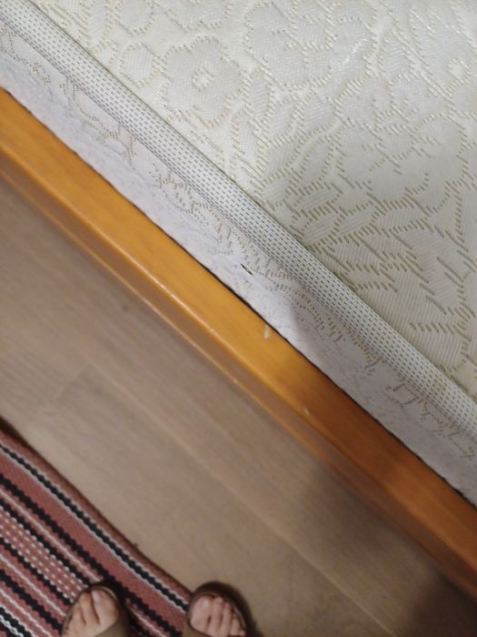 Cama em madeira de cerejeira  com gavetao