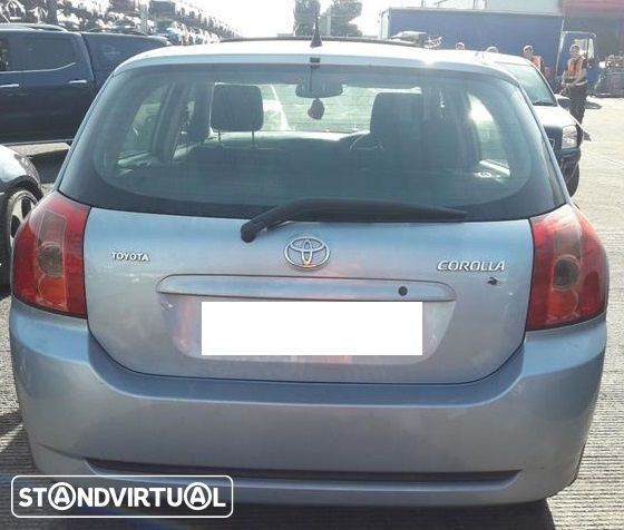 Toyota Corolla E12 2.0 D4D de 2006 disponível para peças