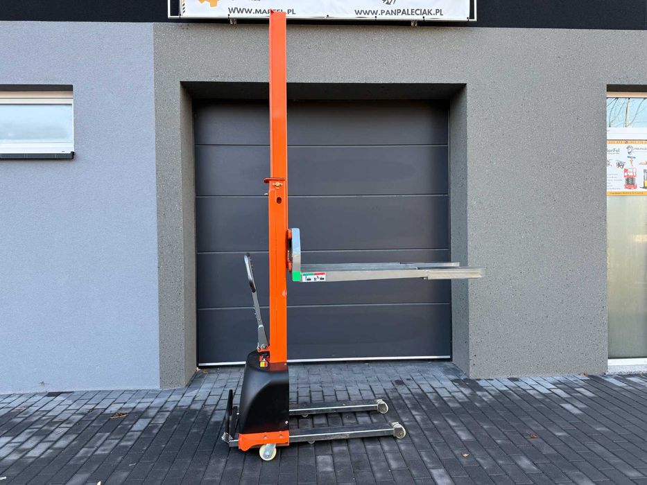 Wózek samozaładowczy paleciak elektryczny 500kg 130 cm innolift tacker