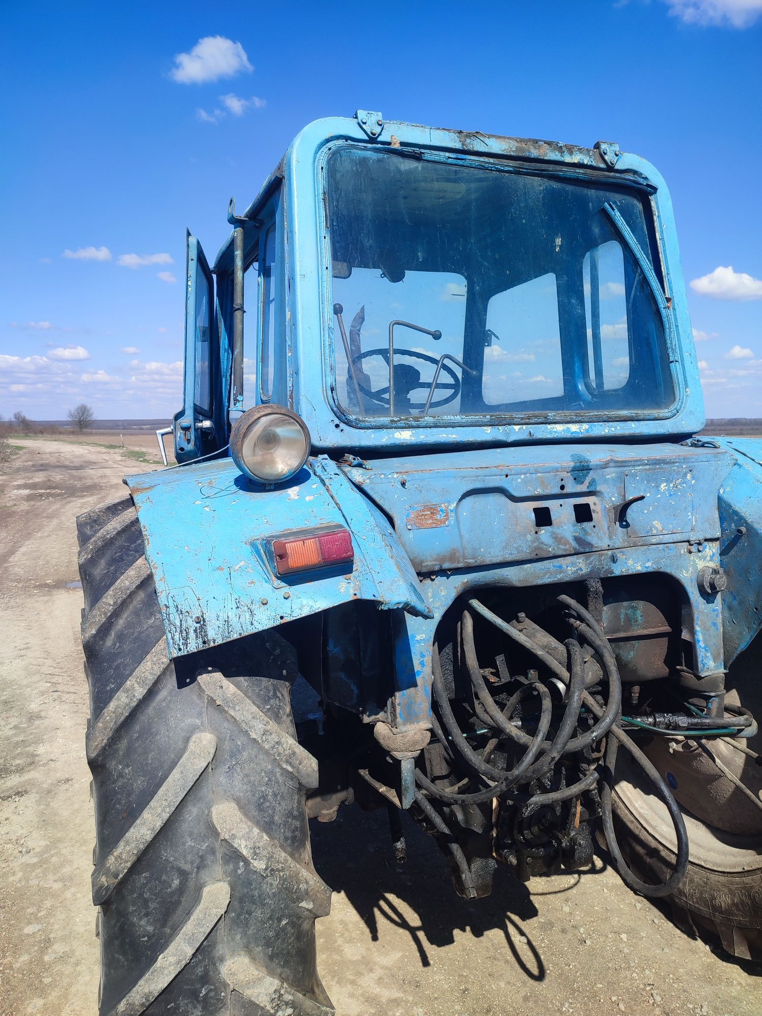 Продам трактор МТЗ 80 позапчастинах.