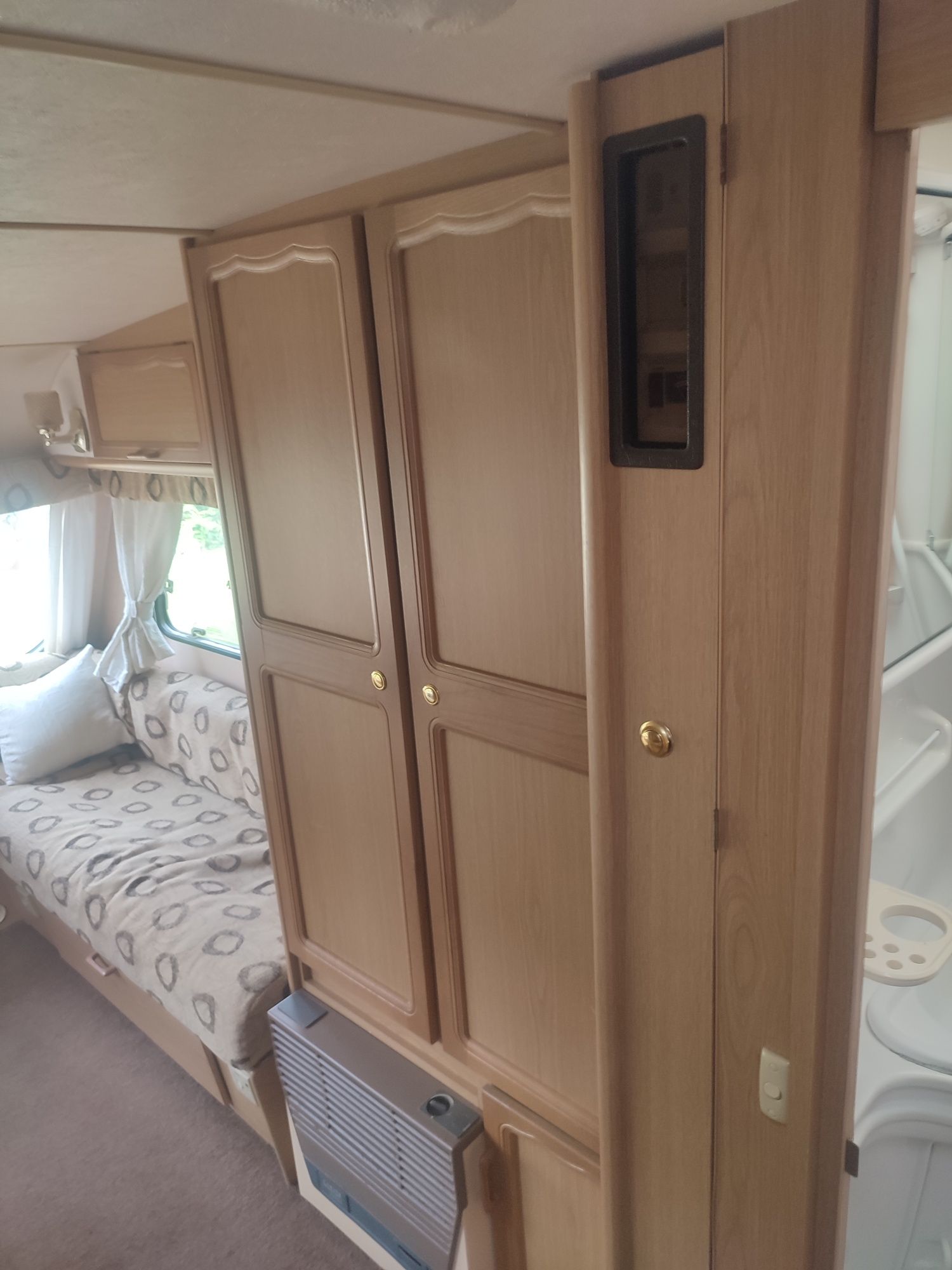 Przyczepa kempingowa SWIFT CHALLENGER 400 SE