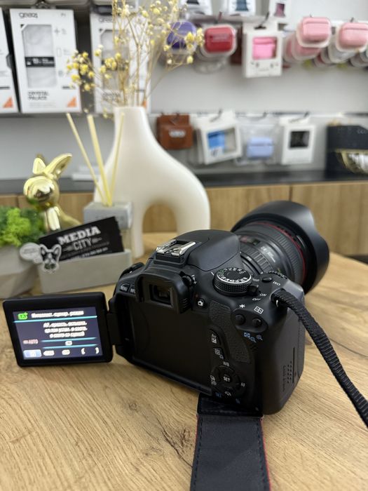 Професійний фотоаппаратCanon 600D , обьєктив Canon EF 24-105 512gb msd