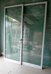 V. 13. Portas de correr aluminio lacado branco