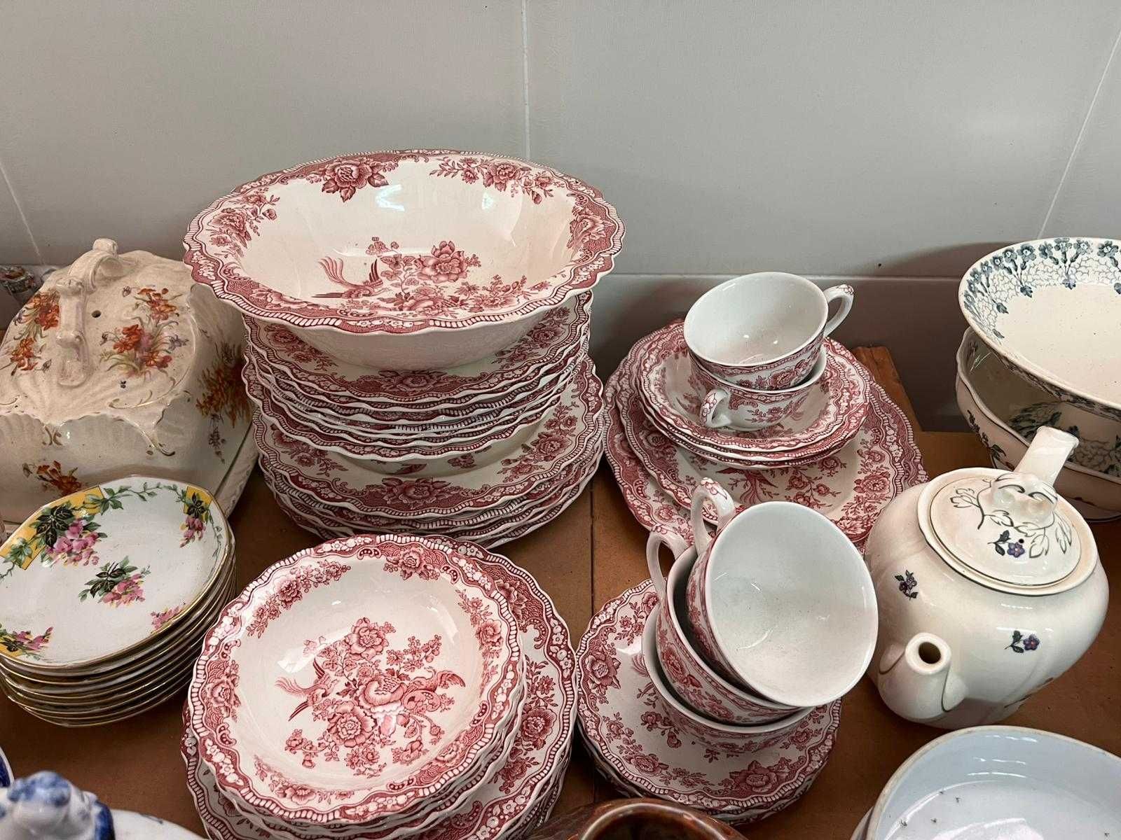 Coleção de Loiça Decorativa – Serviços Completos e Peças individuais