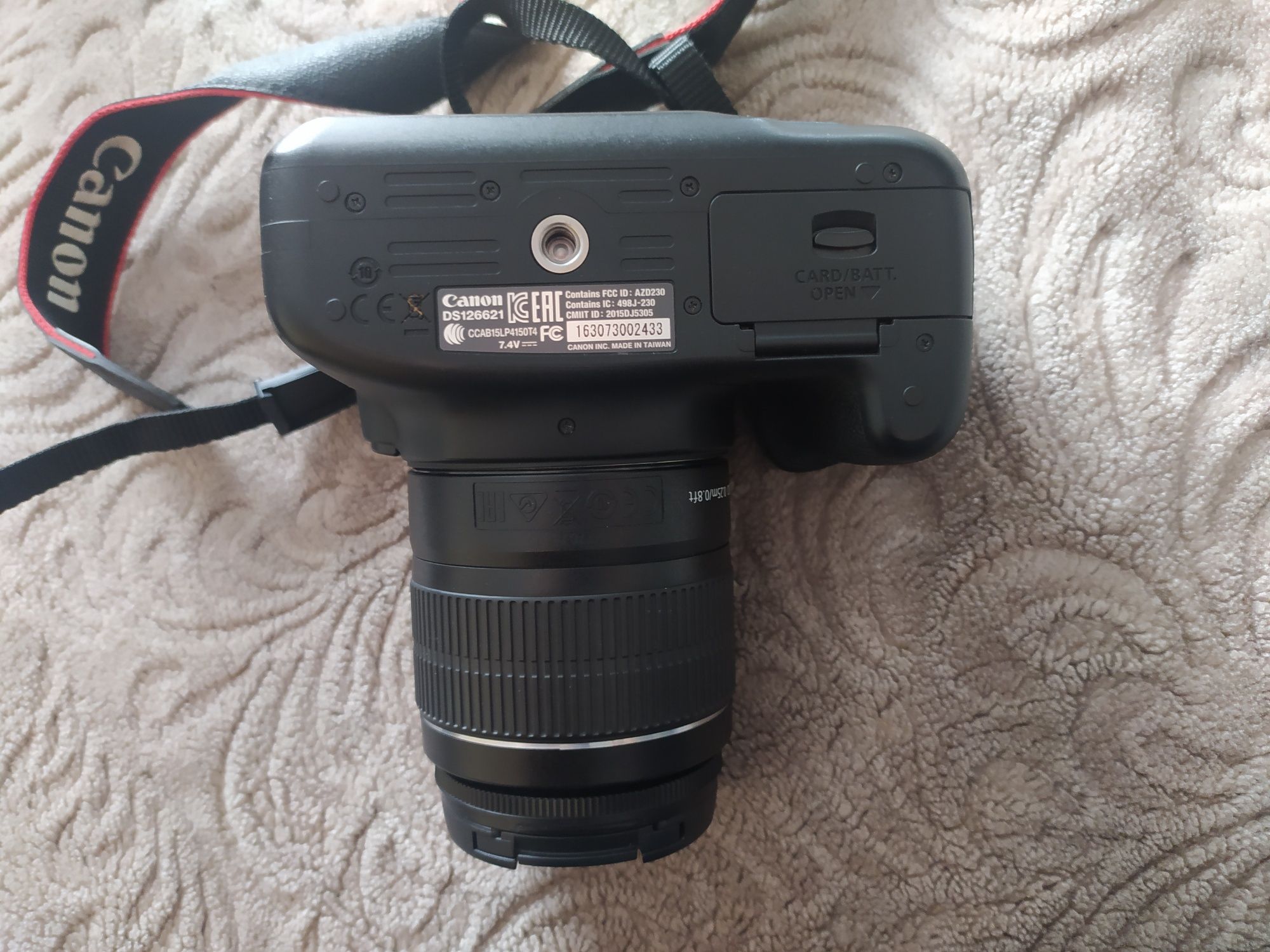 Фотоапарат Canon EOS 1300D в ідеальному стані