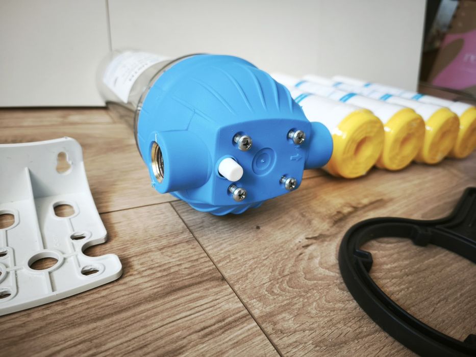 Filtr wody - kompl. montaż.+ 4 wkłady jonowymienne do kamienia