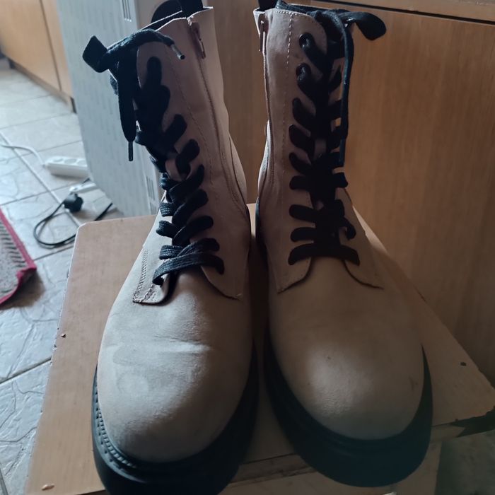 Buty damskie sznurowane