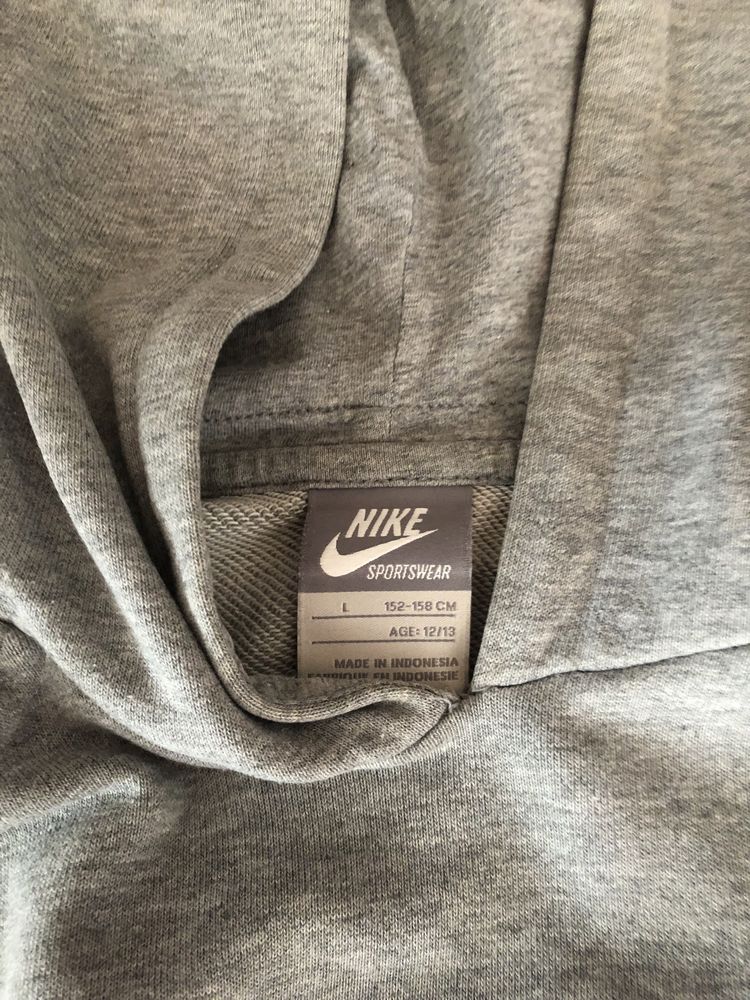 Bluza z kapturem Nike oryginalna r.152-158  jak nowa