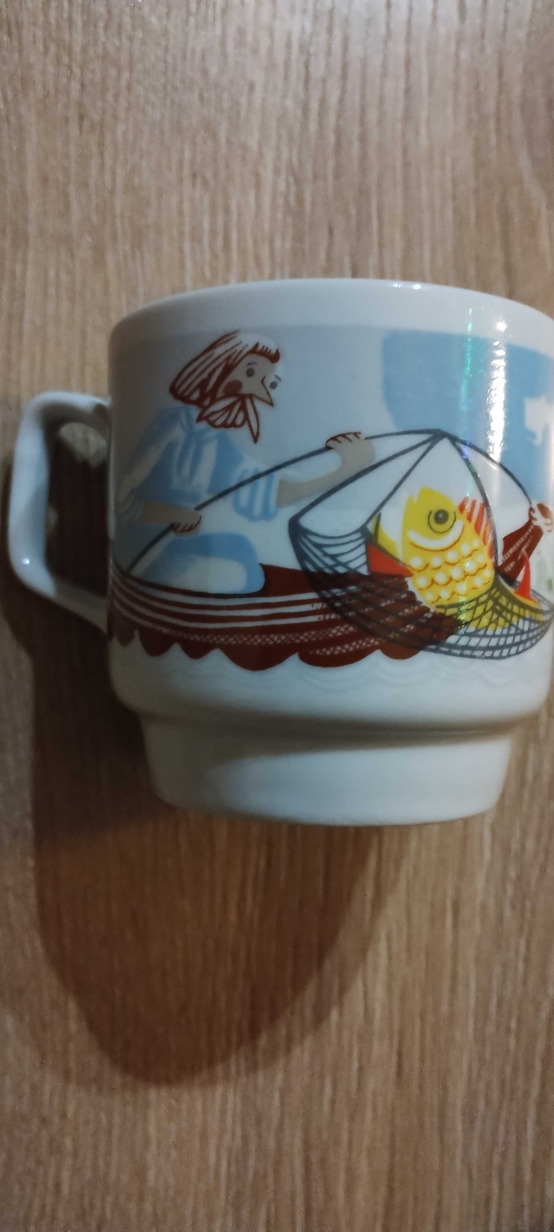 kubek porcelanowy o rybaku i złotej rybce