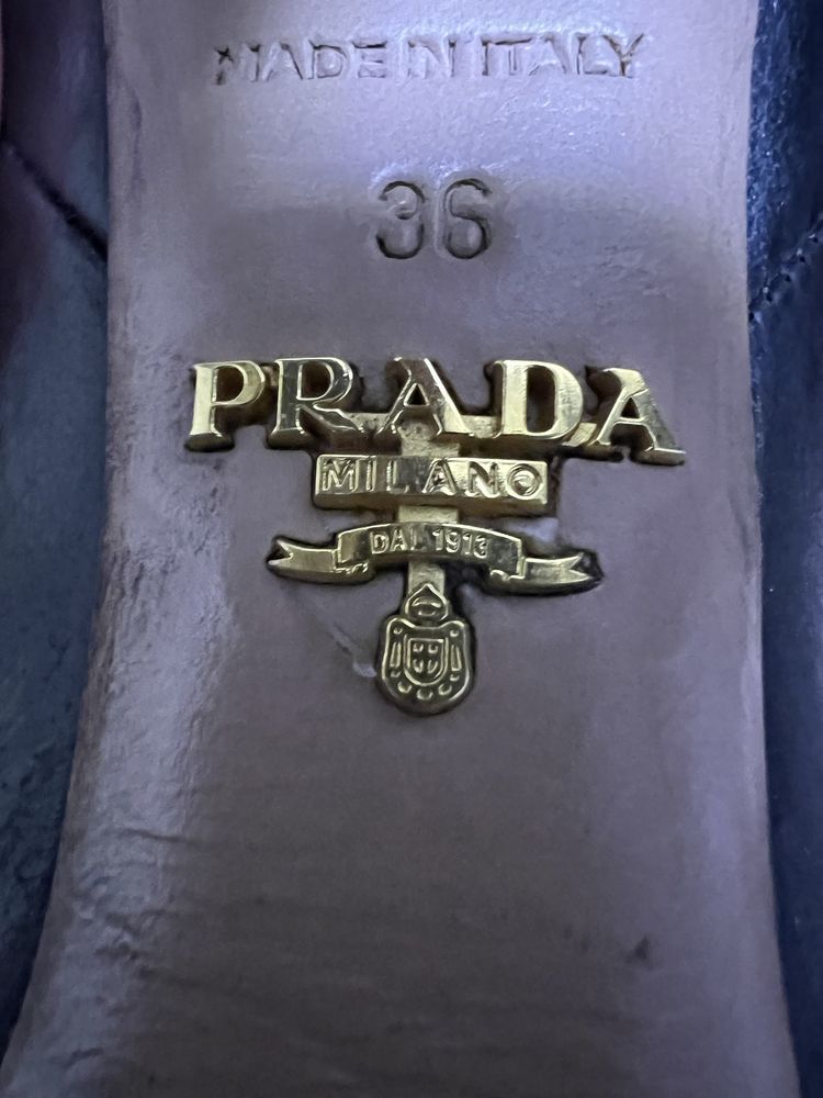 Продаются весна/осень сапоги Prada