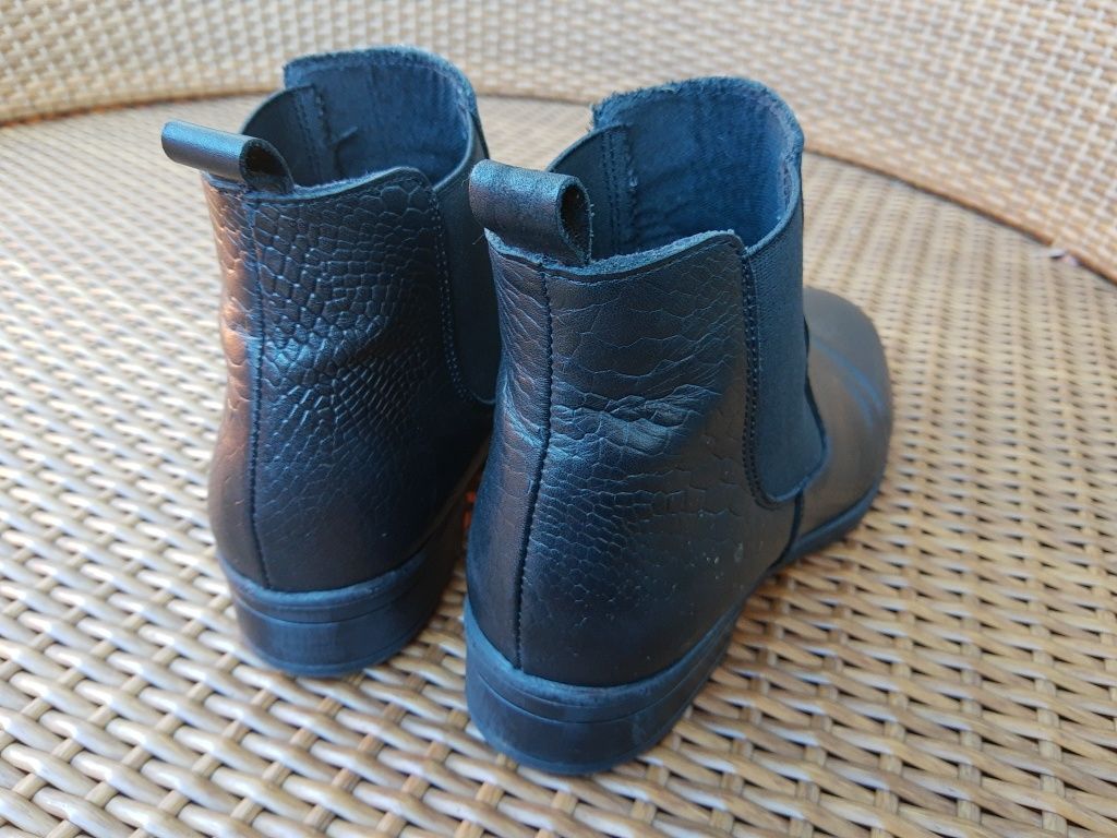 Botins em pele de senhora como novos