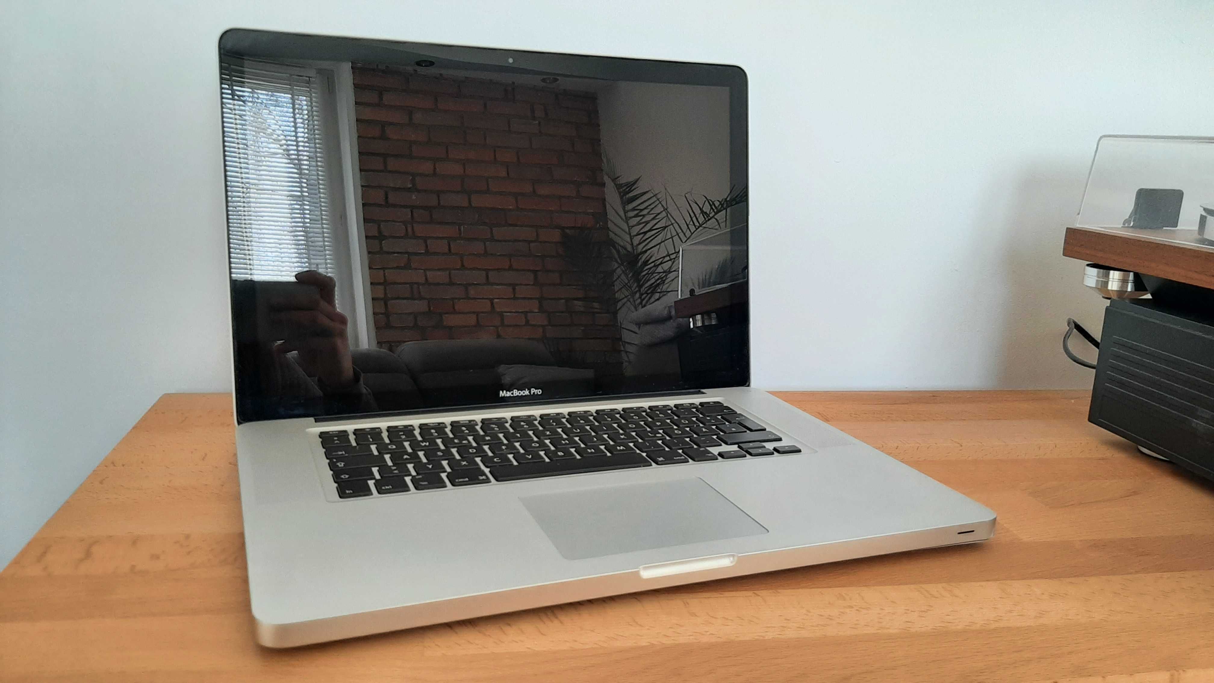 apple Macbook Pro A1286 i7 4gbRam,240 ssd,