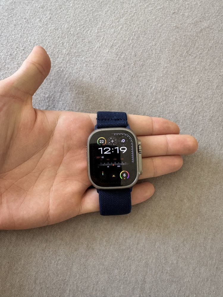 Apple Watch Ultra 2 49mm GPS + LTE Titanium Case