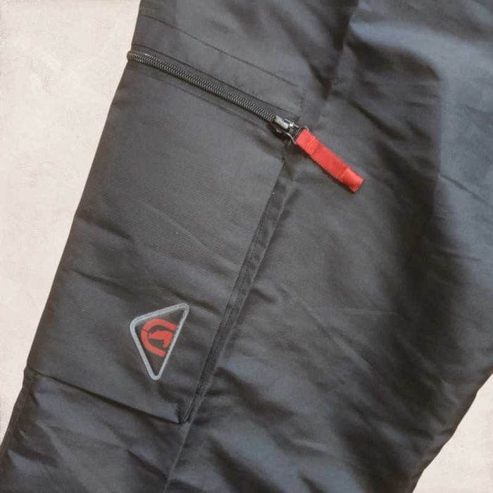 The Ecko Unltd sportowe spodnie szorstki cienki chropowaty poliester L