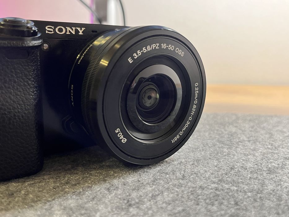 Sony A6000 + kit 16–50mm в дуже доброму стані