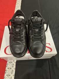 Guess pretas semi novas