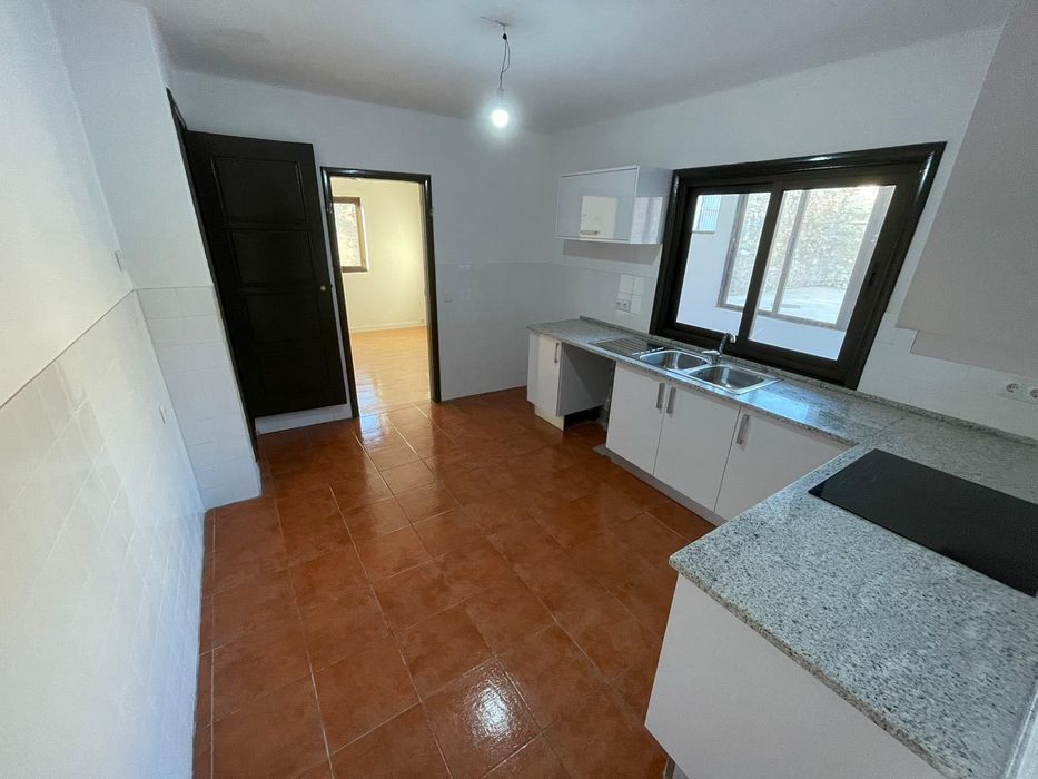 Aluga-se quarto grande