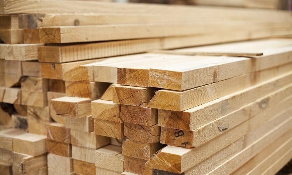 Drewno na konstrukcję belki łaty deski kantówki
