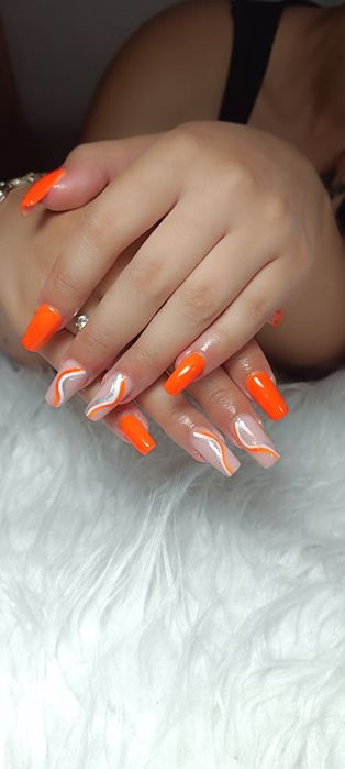 Unhas de gel, verniz de gel e acrigel,manicure e pedicure