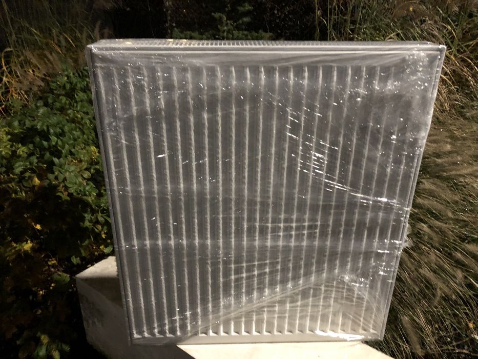 Grzejnik Pionowy wys. 90 szer. 80 cm. Stan Nowy dewelop.