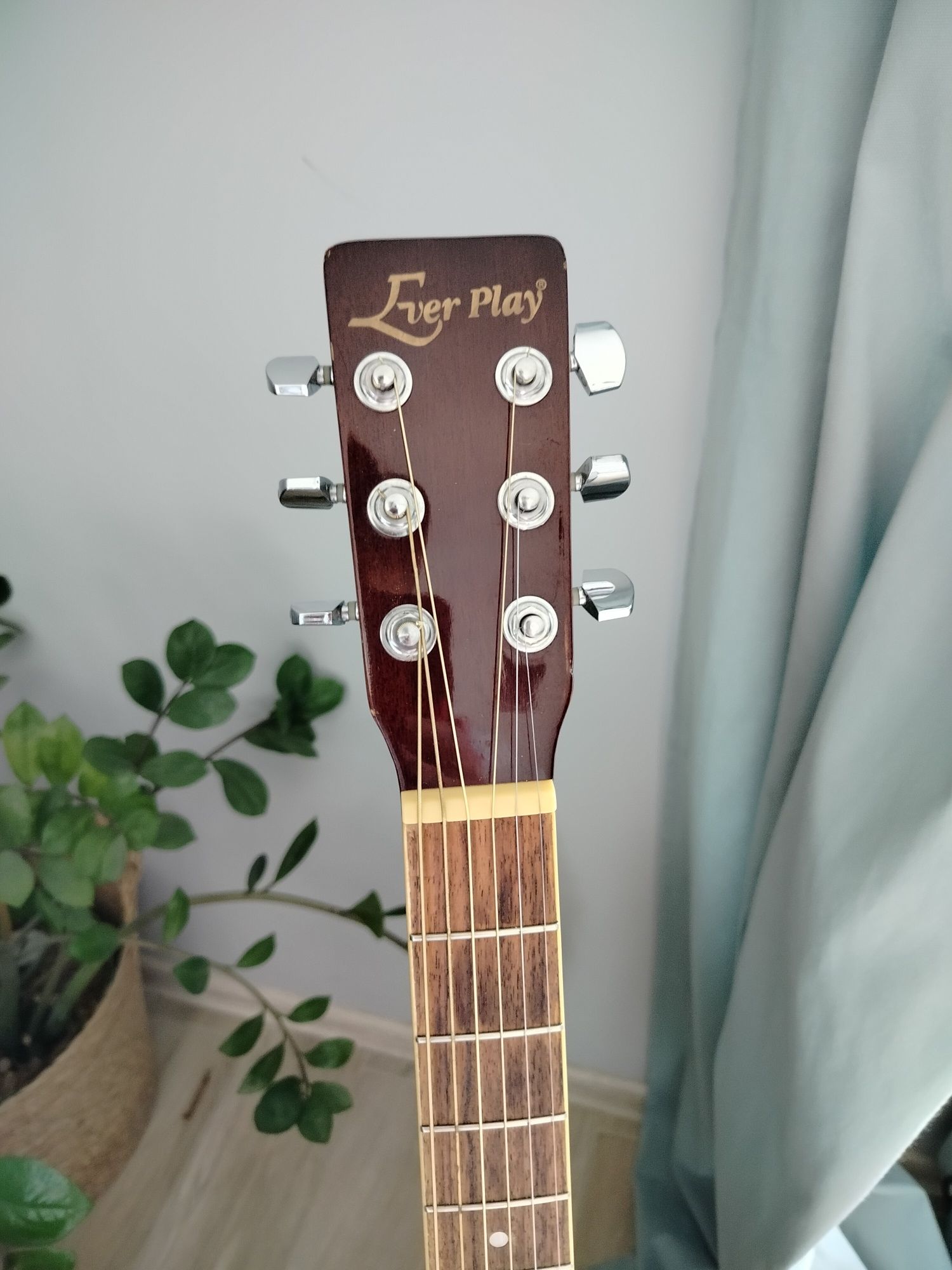 Gitara elektroakustyczna Every Play idealna dla początkujących