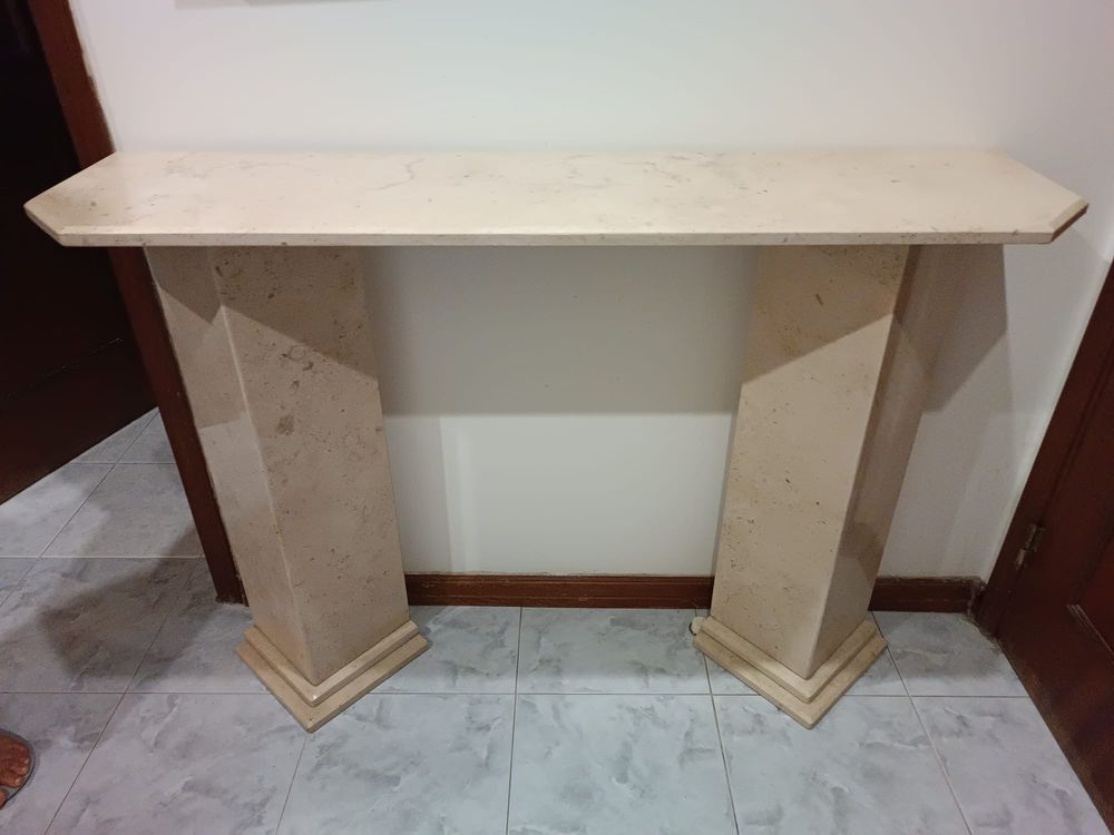Mesa em mármore