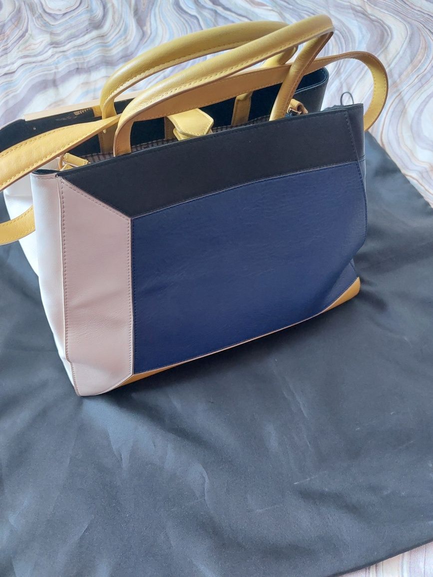 Fendi сумка  кожаная оригинал