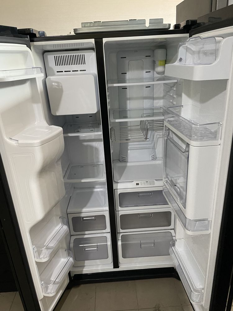 Холодильник Samsung Side By Side